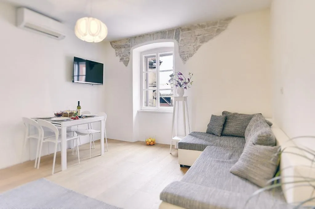 Apartments Forum بولا 0*,