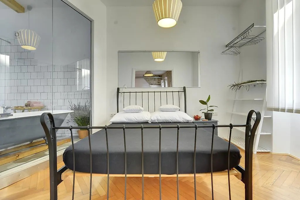 Apartments Forum بولا