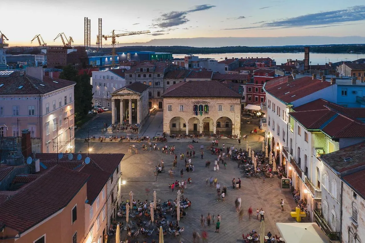 Apartments Forum Pula 0*,