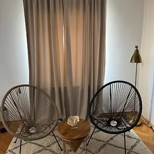 T&S Apartments With Free Parking Appartamento